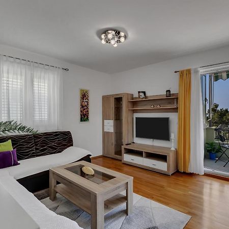Apartment Pine Fine With Free Parking Makarska Kültér fotó