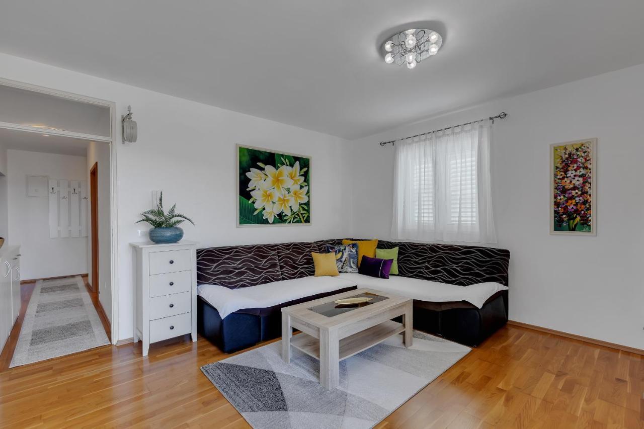 Apartment Pine Fine With Free Parking Makarska Kültér fotó